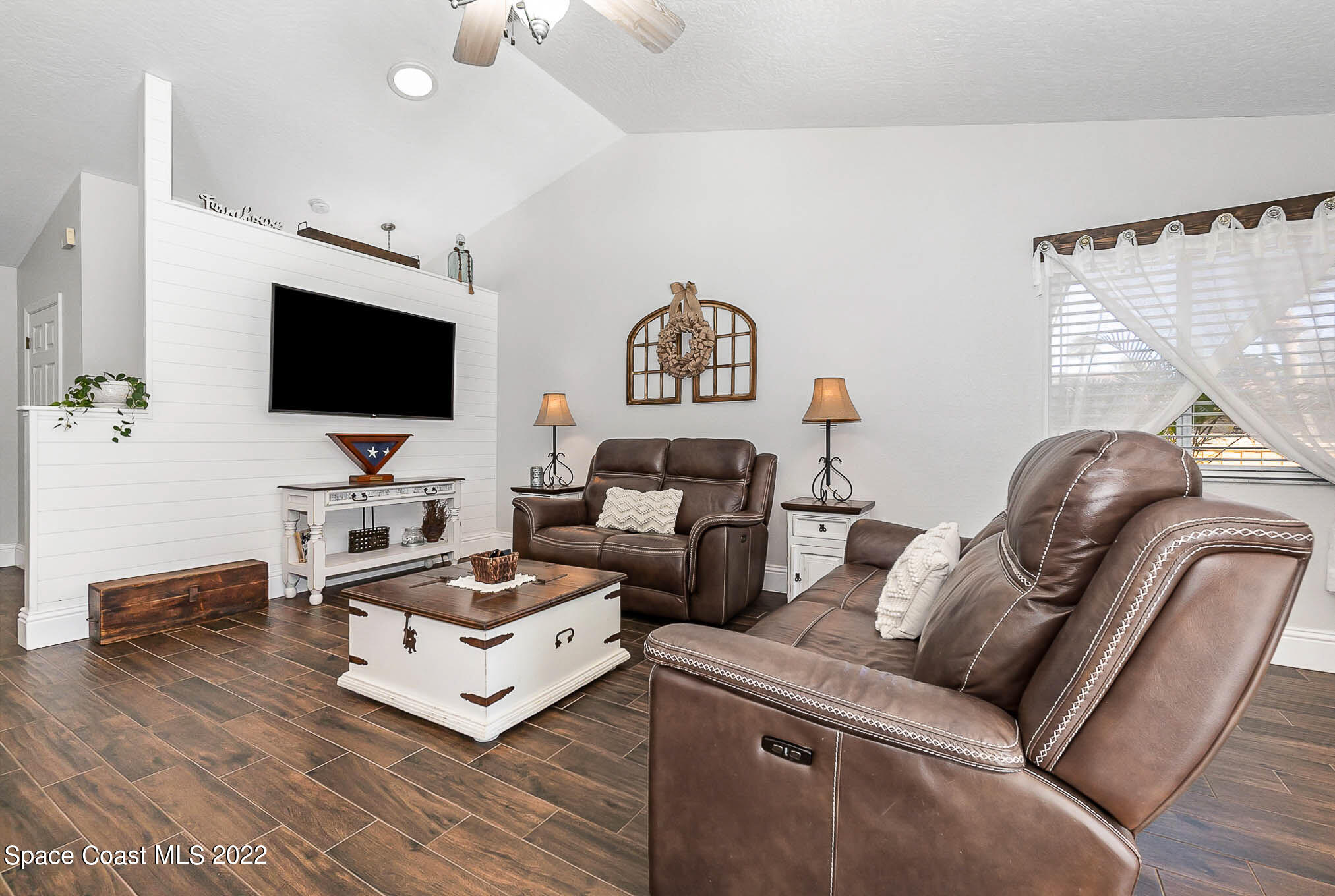 284 Hurst Road NE