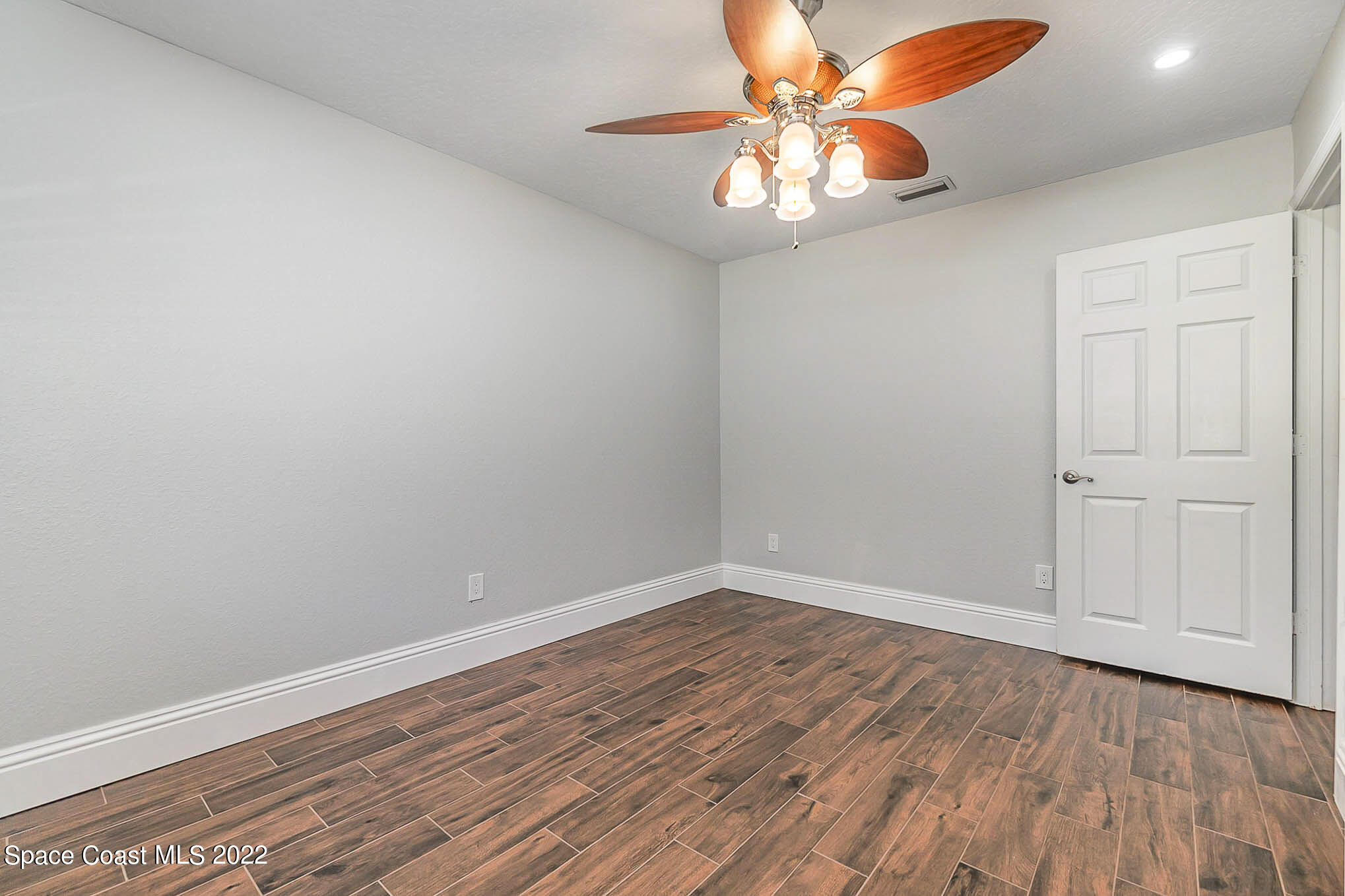 284 Hurst Road NE