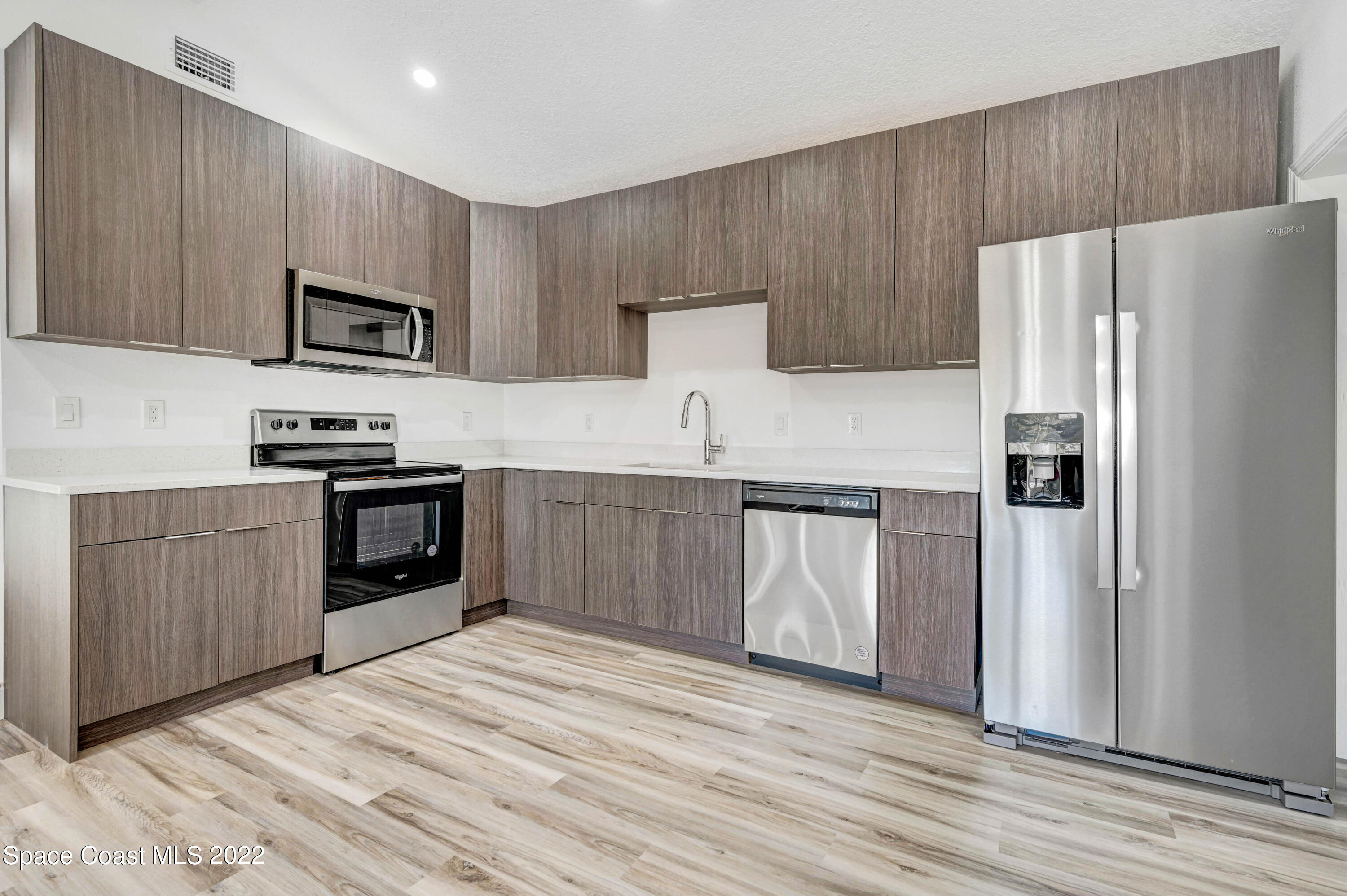 1512 Clear Lake Court