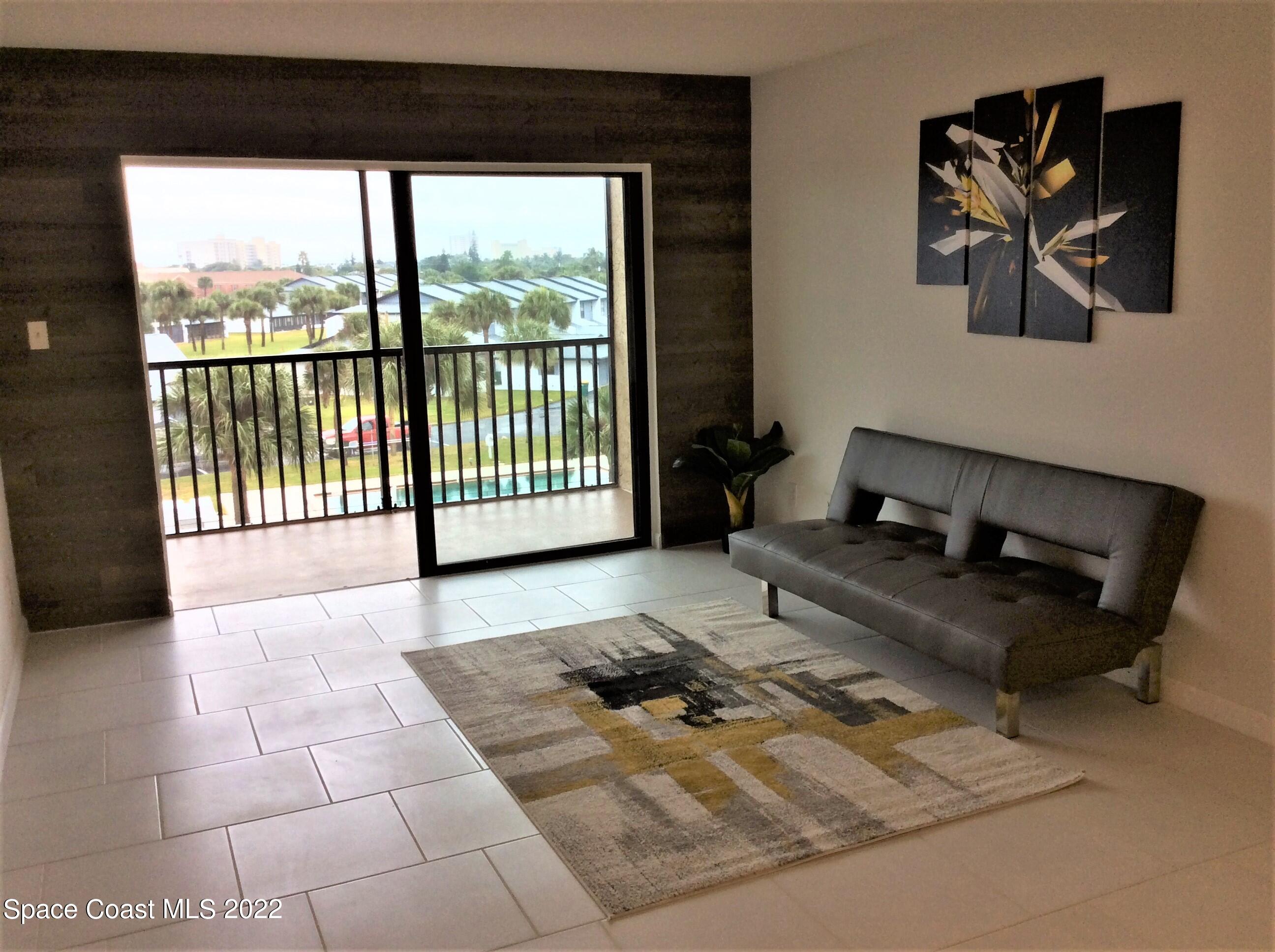 520 Palm Springs Boulevard, 407