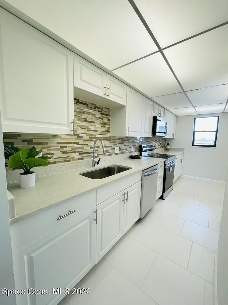 520 Palm Springs Boulevard, 407
