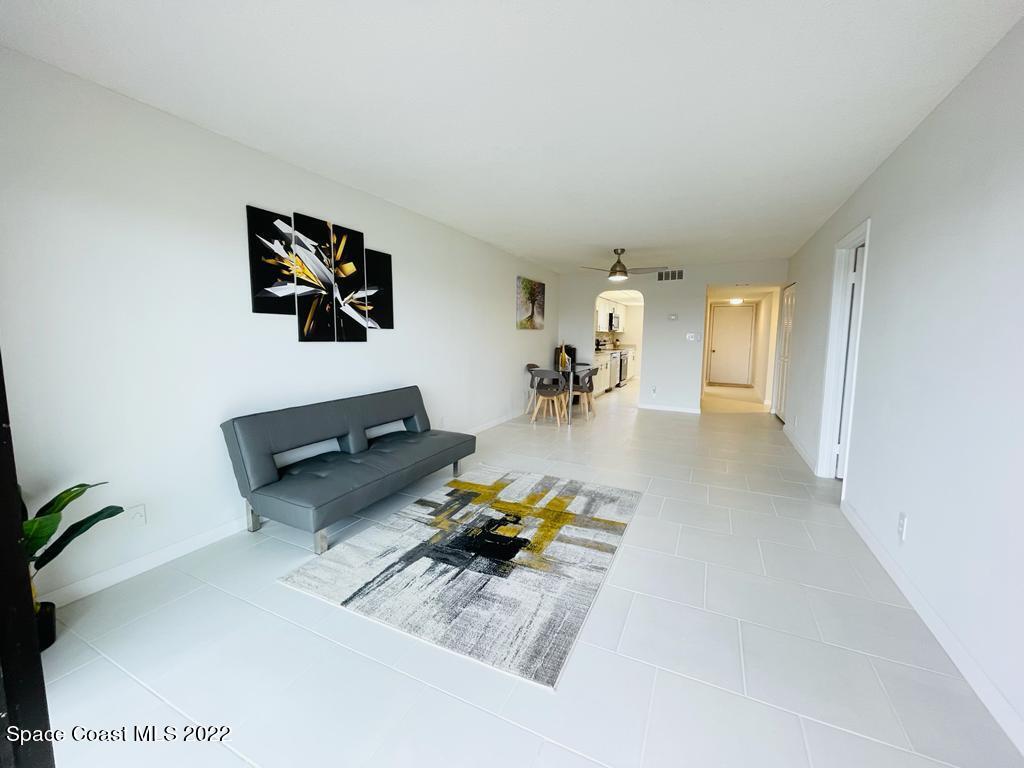 520 Palm Springs Boulevard, 407