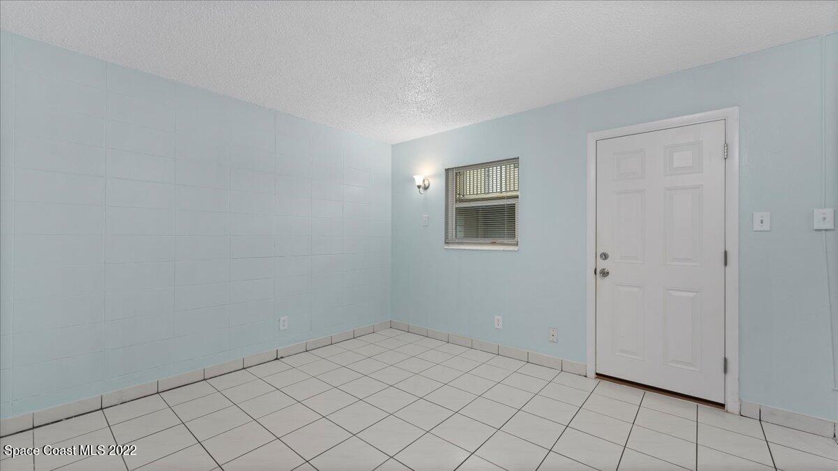 404 Tyler Avenue, 12