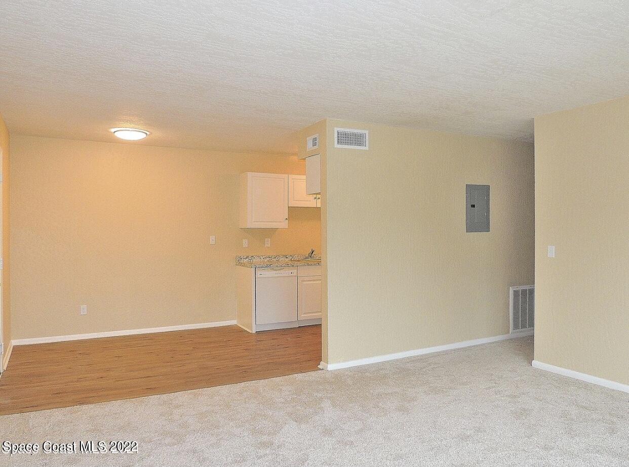 2190 Forest Knoll Drive NE, 201