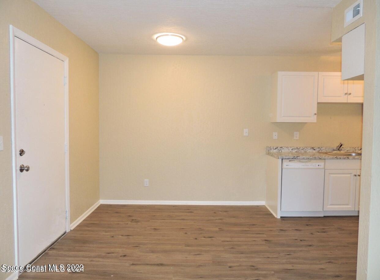 2190 Forest Knoll Drive NE, 201