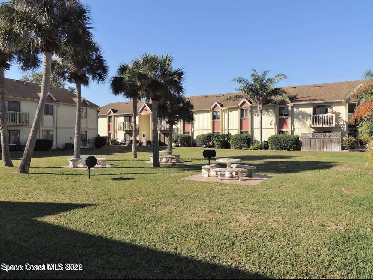 2190 Forest Knoll Drive NE, 201