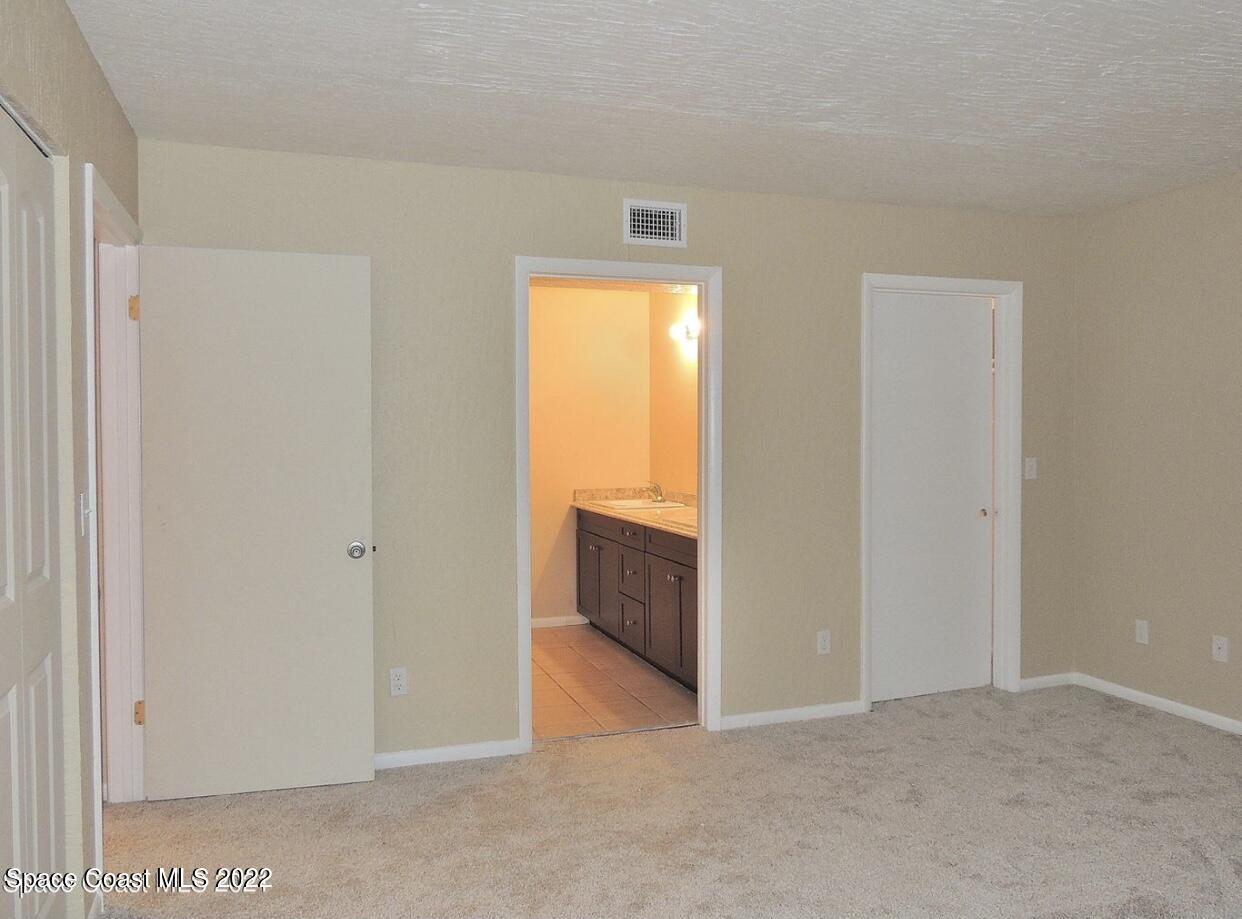2190 Forest Knoll Drive NE, 201