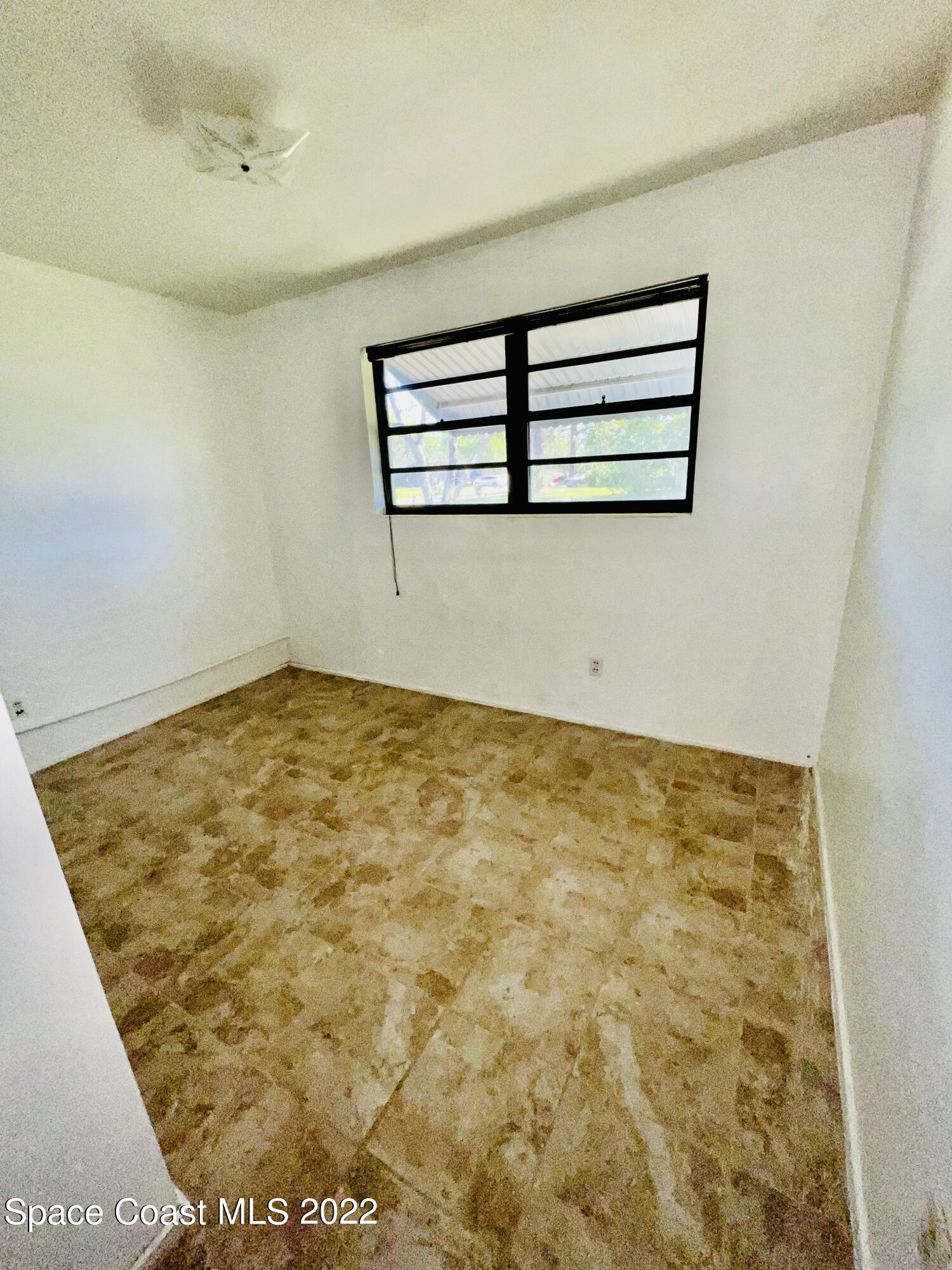 1401 W Point Drive