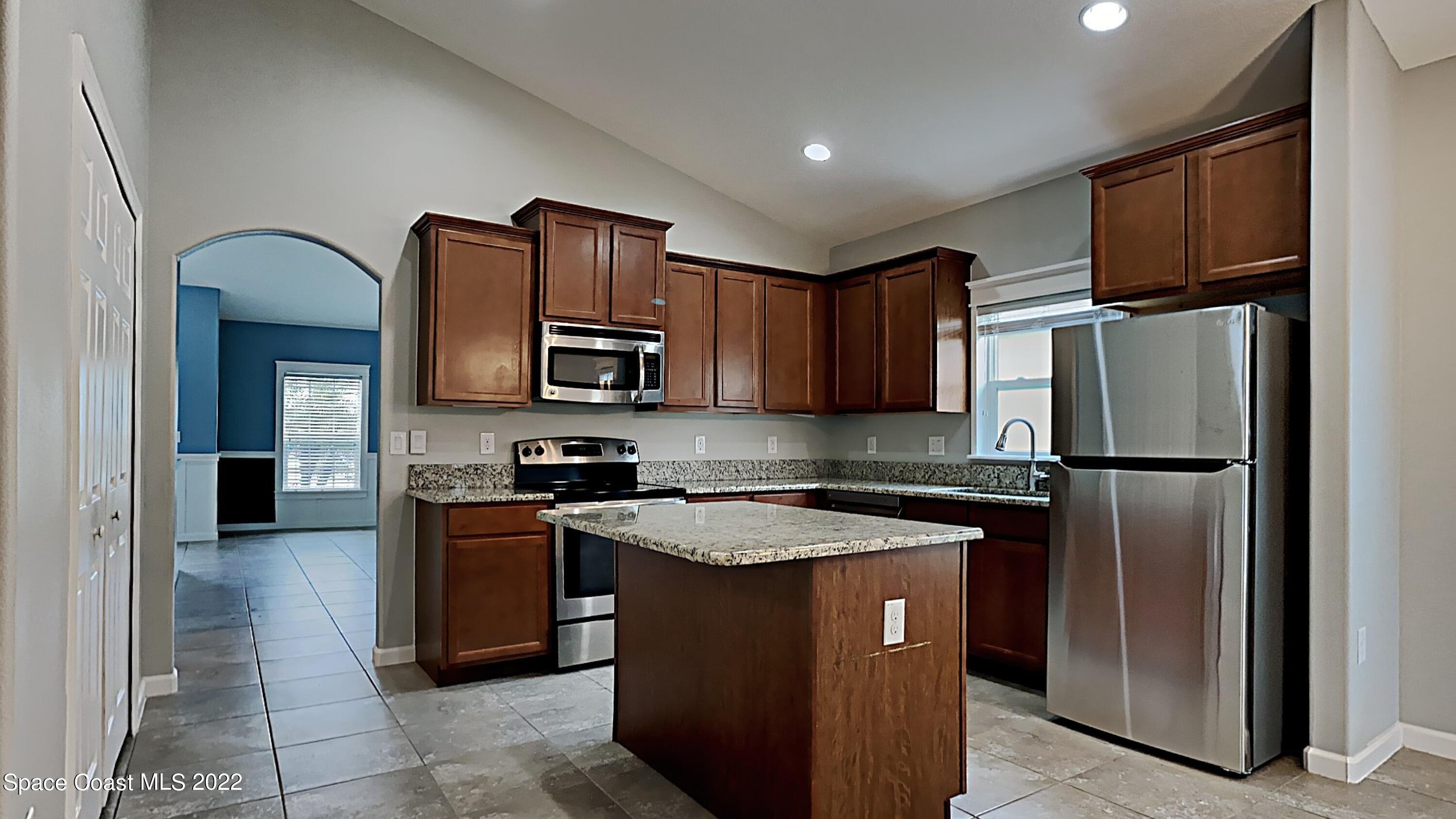 2416 Snapdragon Drive NW