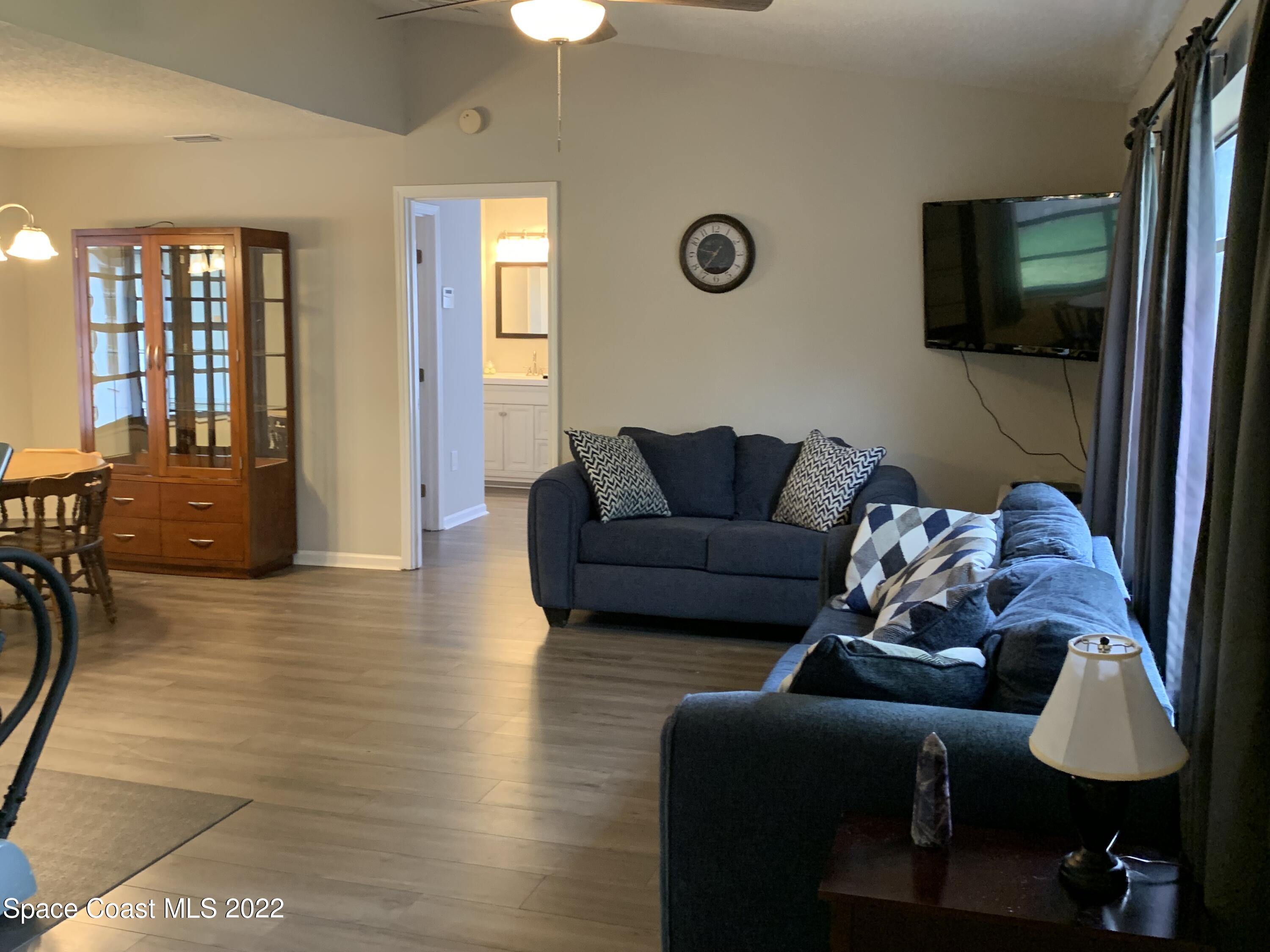 293 Cinnamon Lake Circle