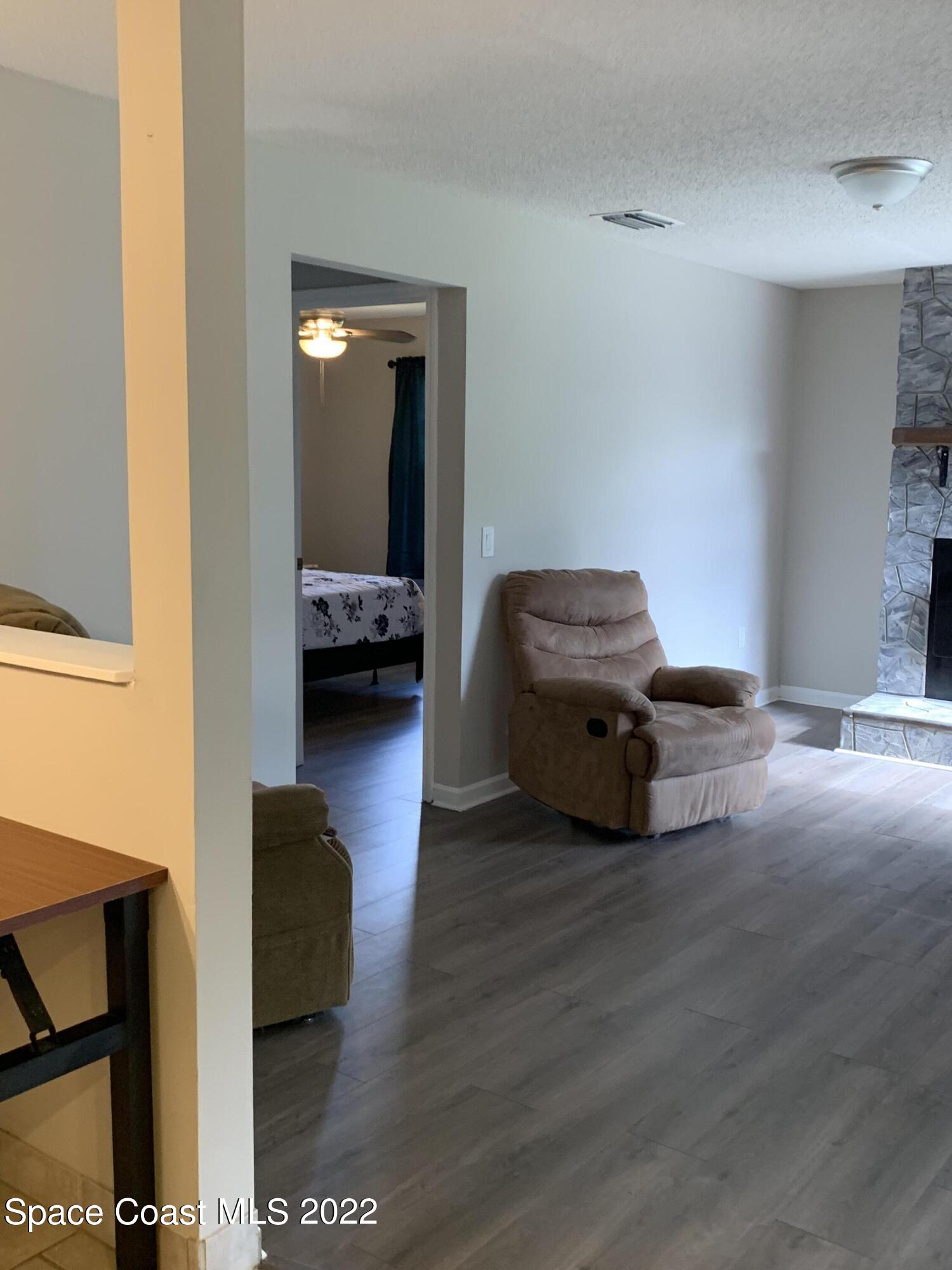 293 Cinnamon Lake Circle