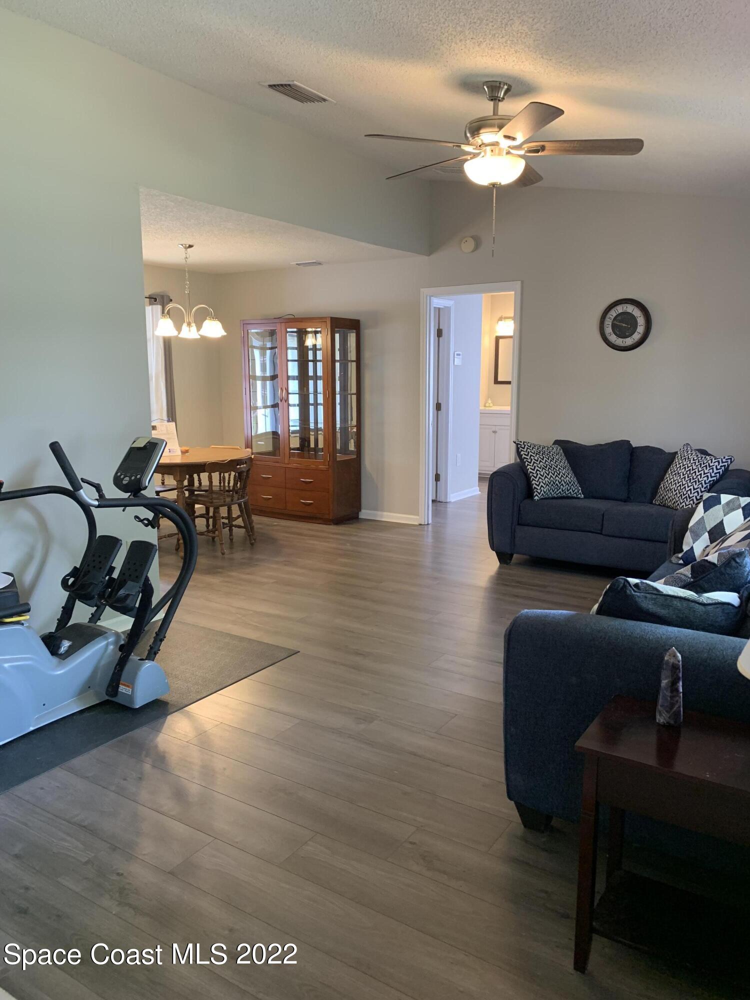 293 Cinnamon Lake Circle