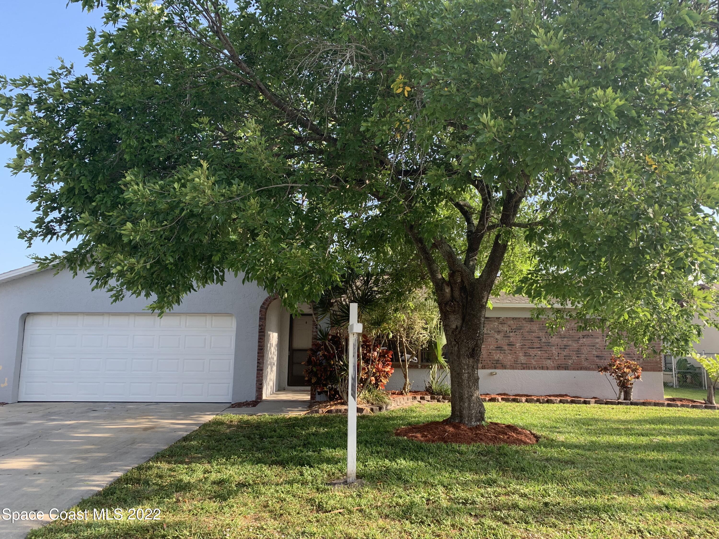 293 Cinnamon Lake Circle