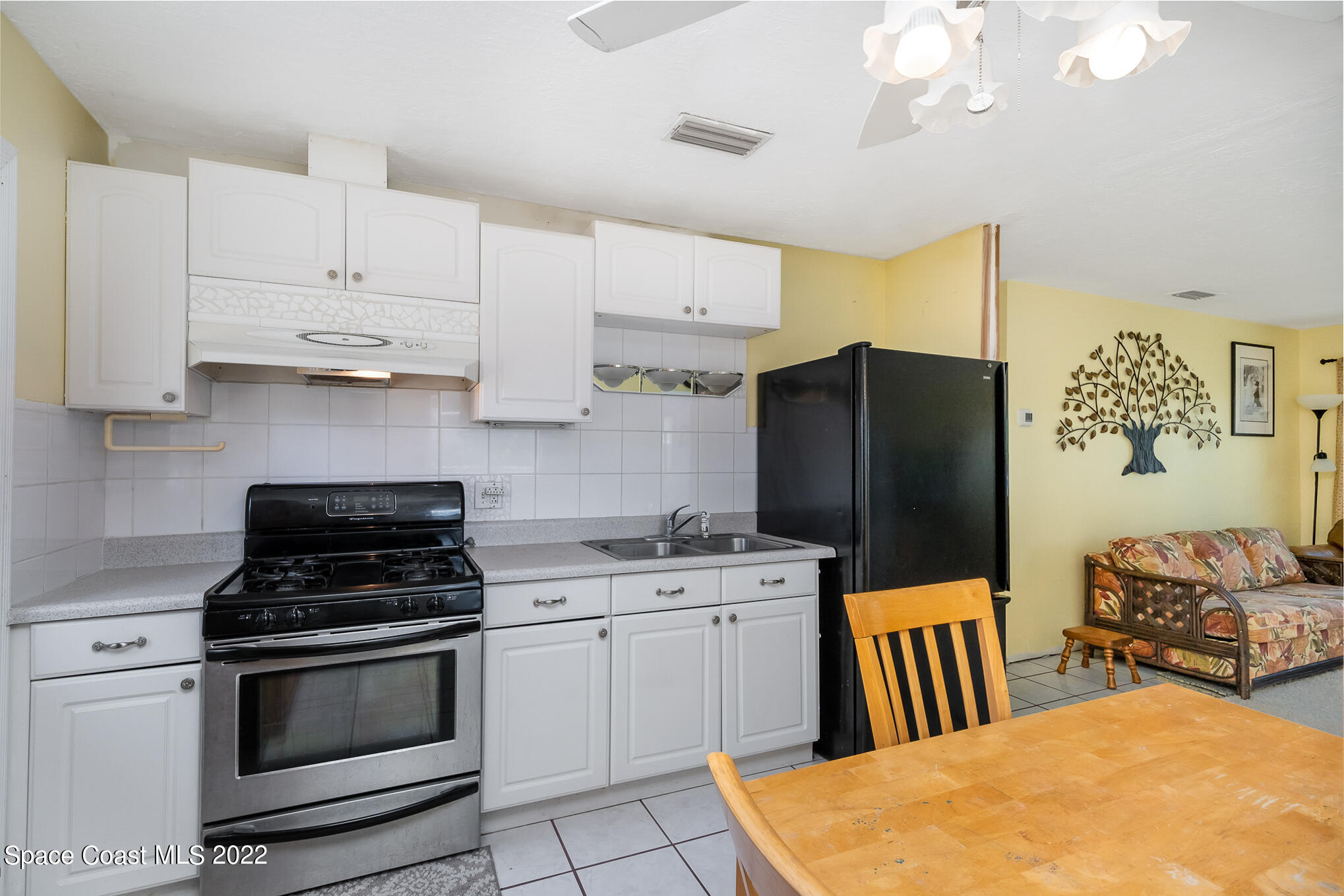 2275 Canterbury Lane