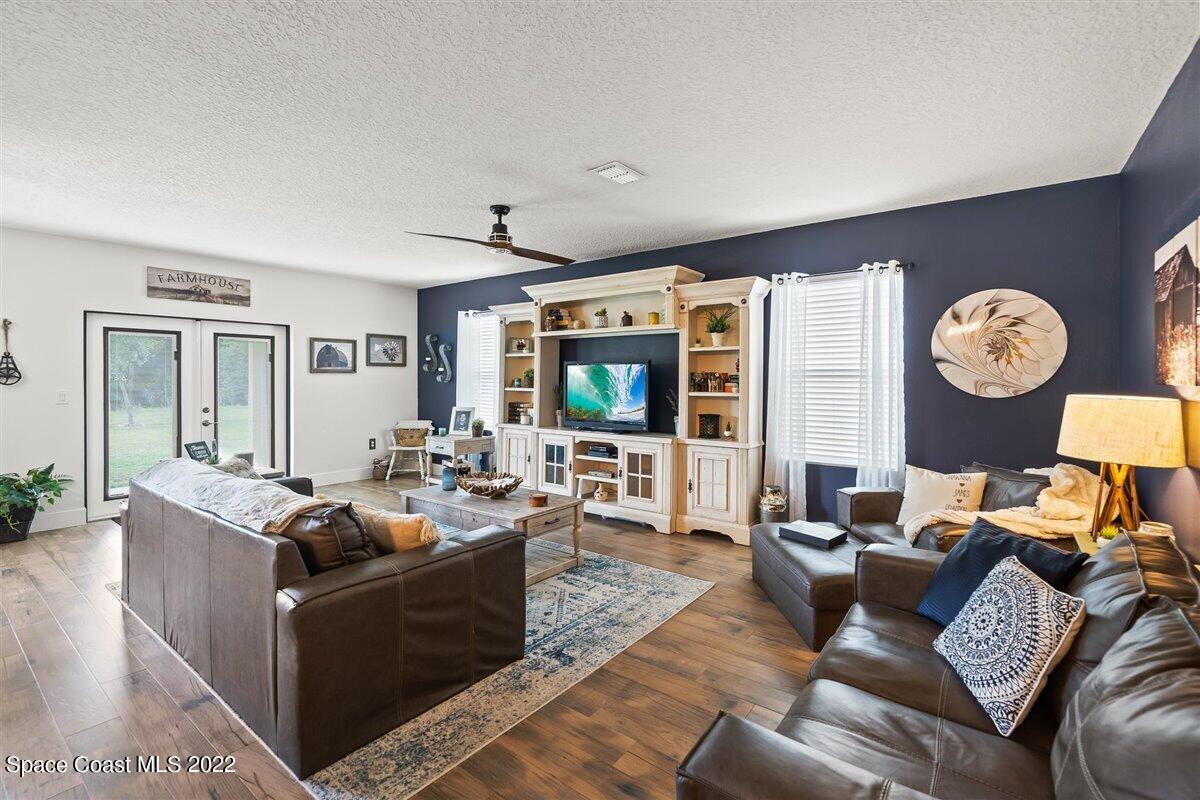 285 Moray Drive SW