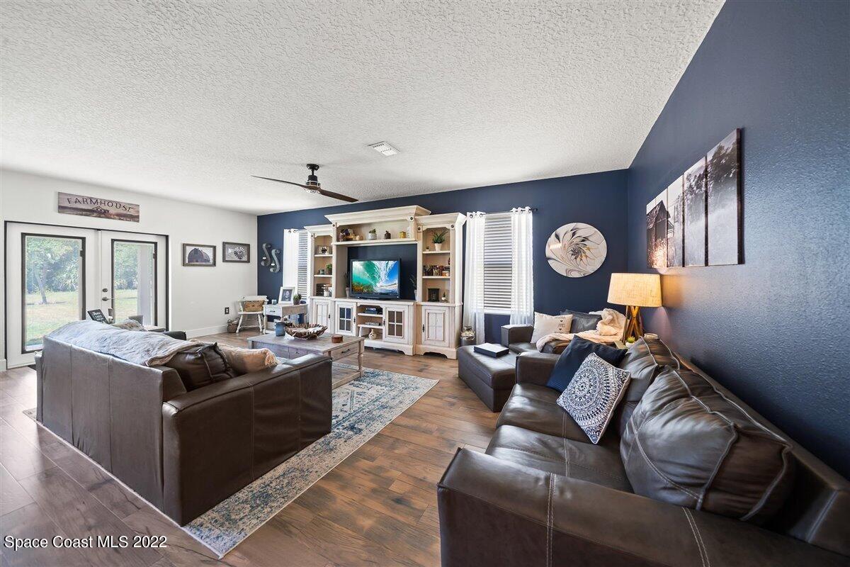 285 Moray Drive SW