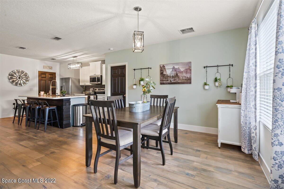 285 Moray Drive SW