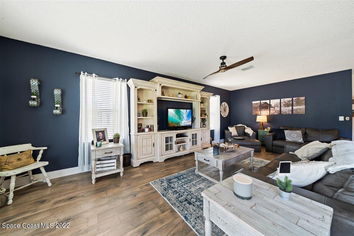 285 Moray Drive SW