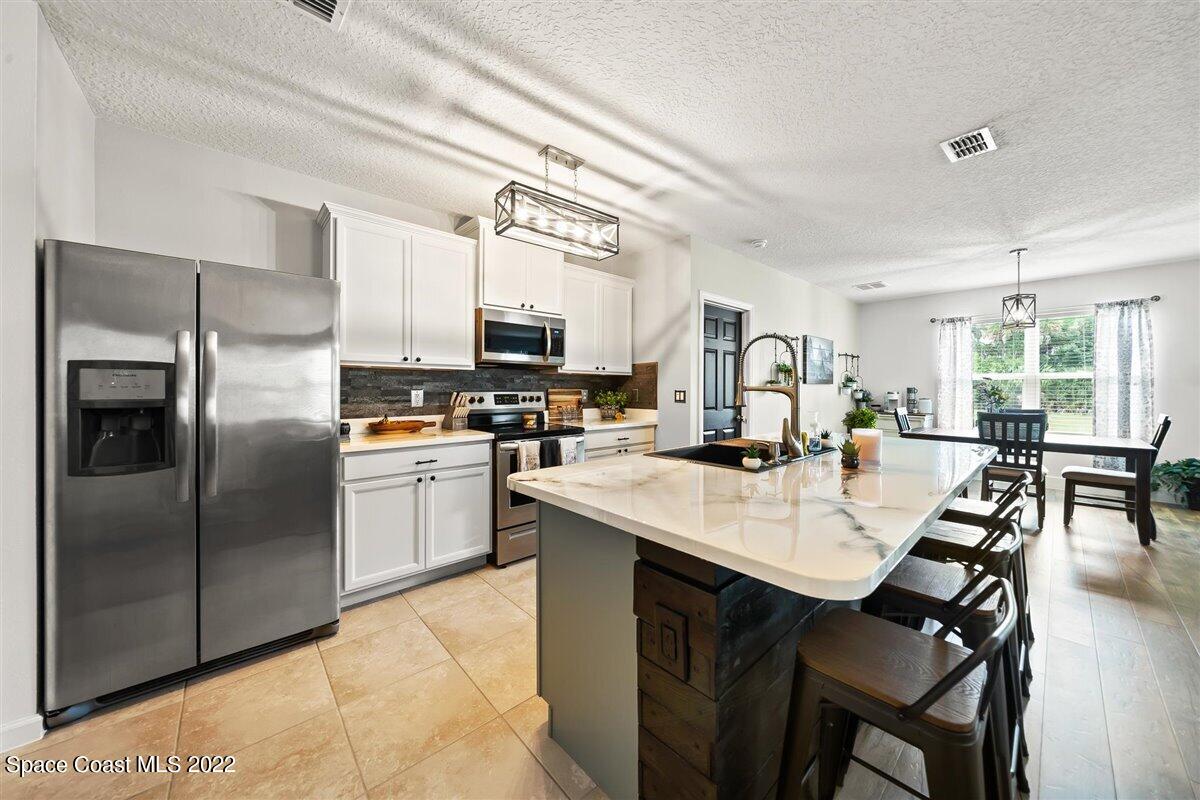 285 Moray Drive SW
