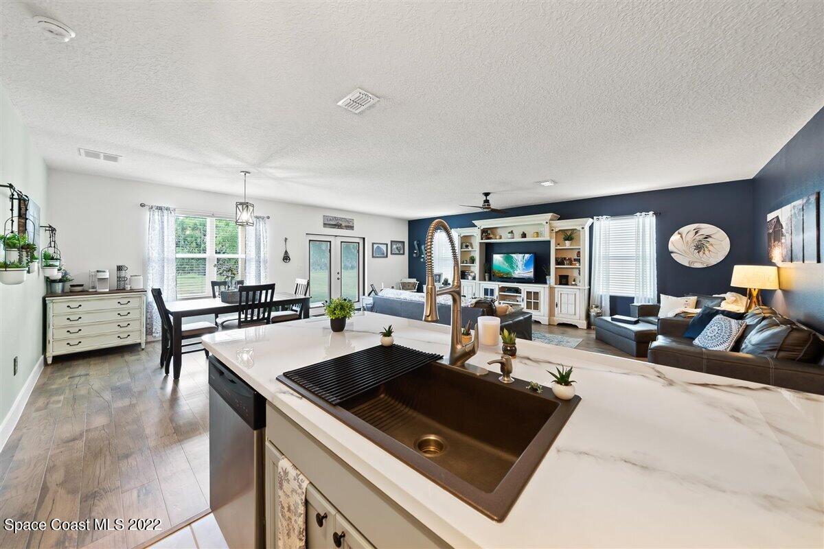 285 Moray Drive SW