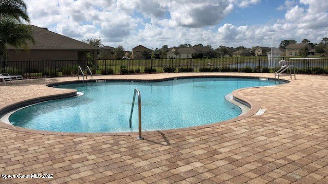 372 Moray Drive SW
