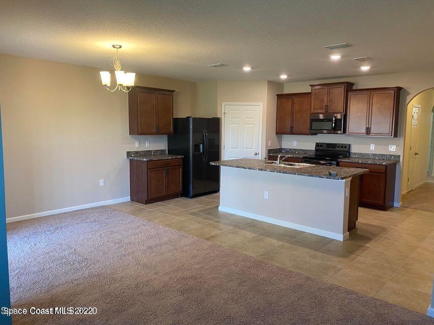 372 Moray Drive SW