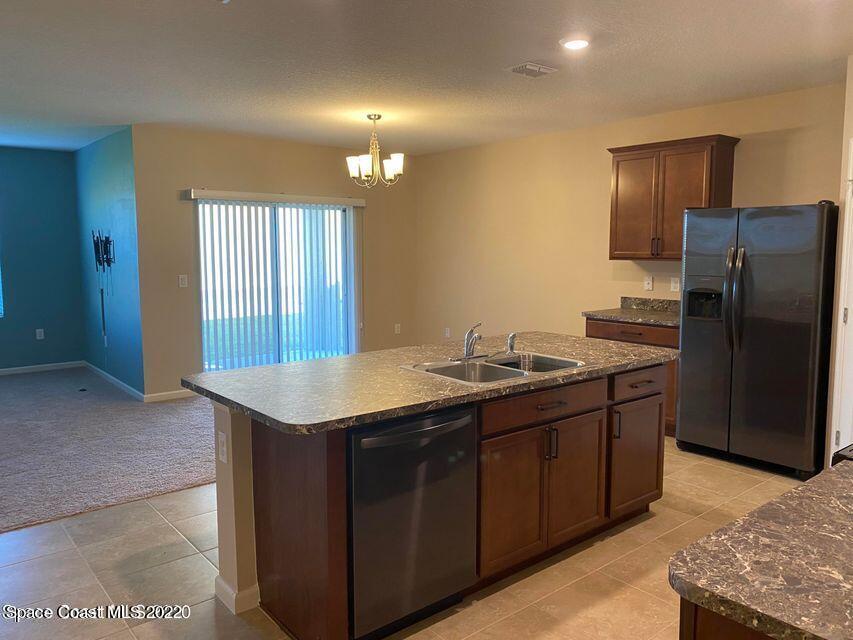 372 Moray Drive SW