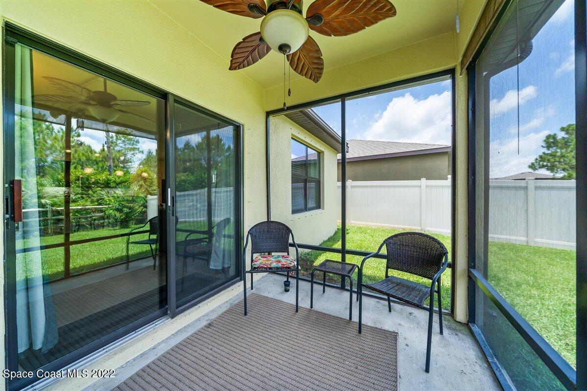 682 Old Country Road SE