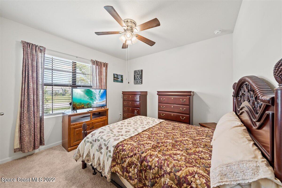 682 Old Country Road SE