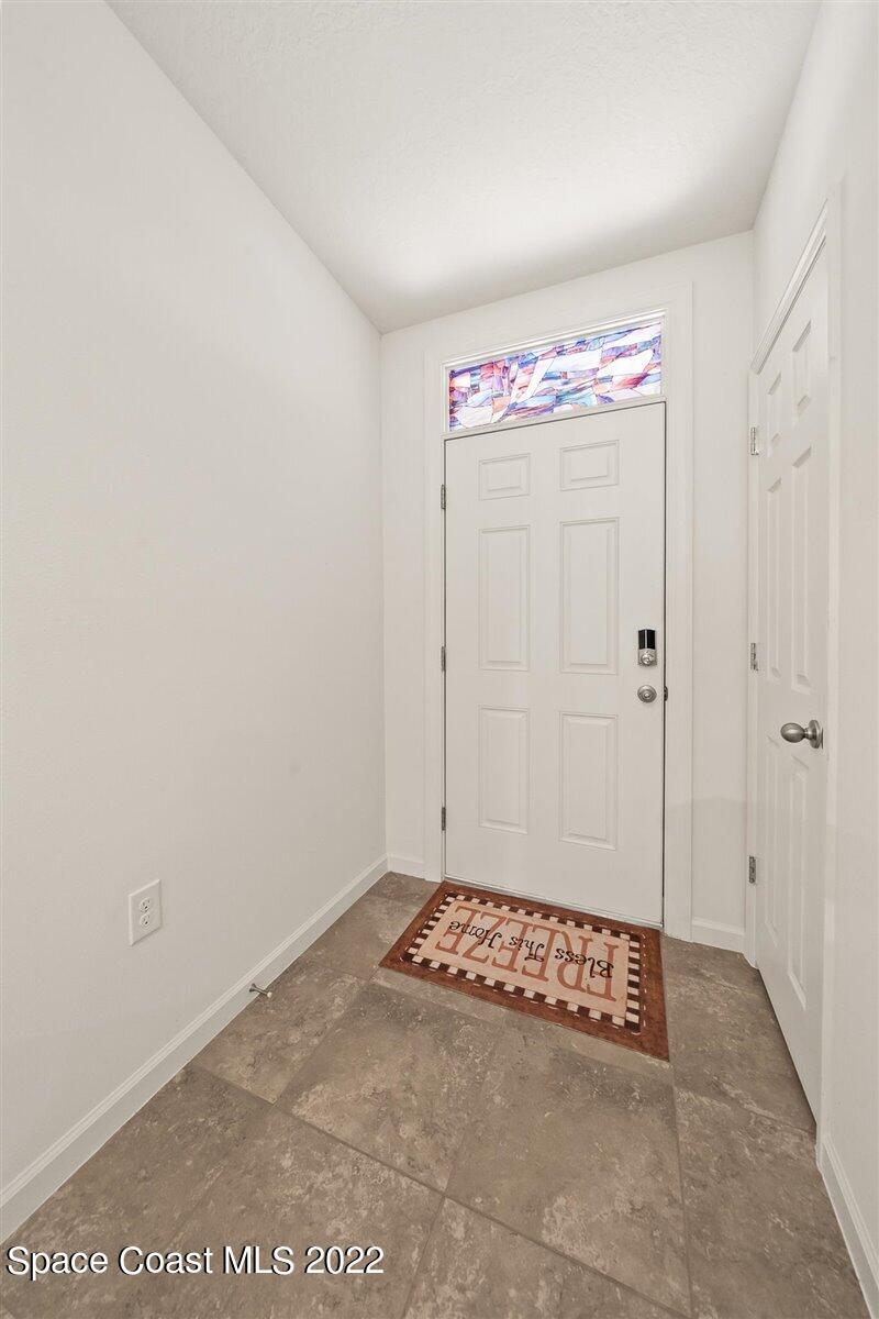 682 Old Country Road SE