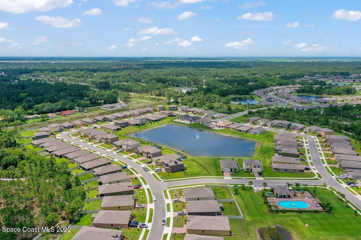 682 Old Country Road SE