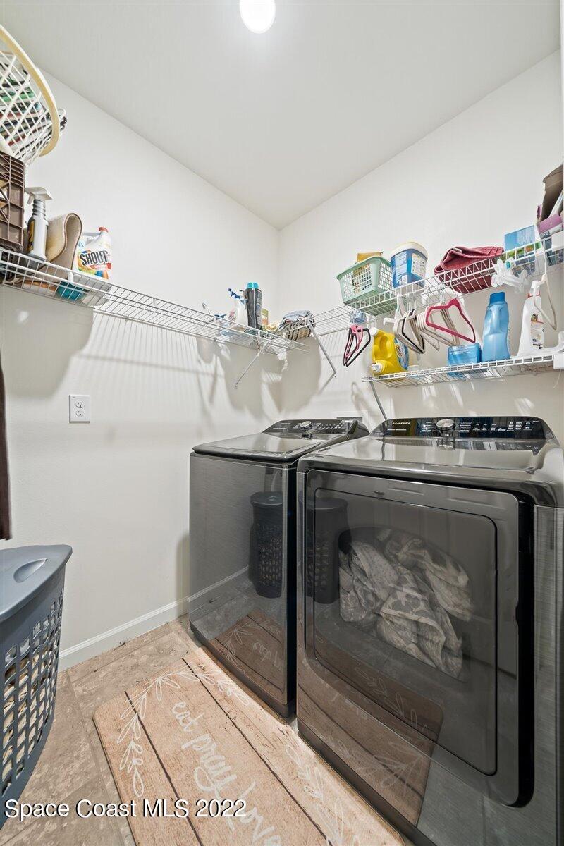 682 Old Country Road SE