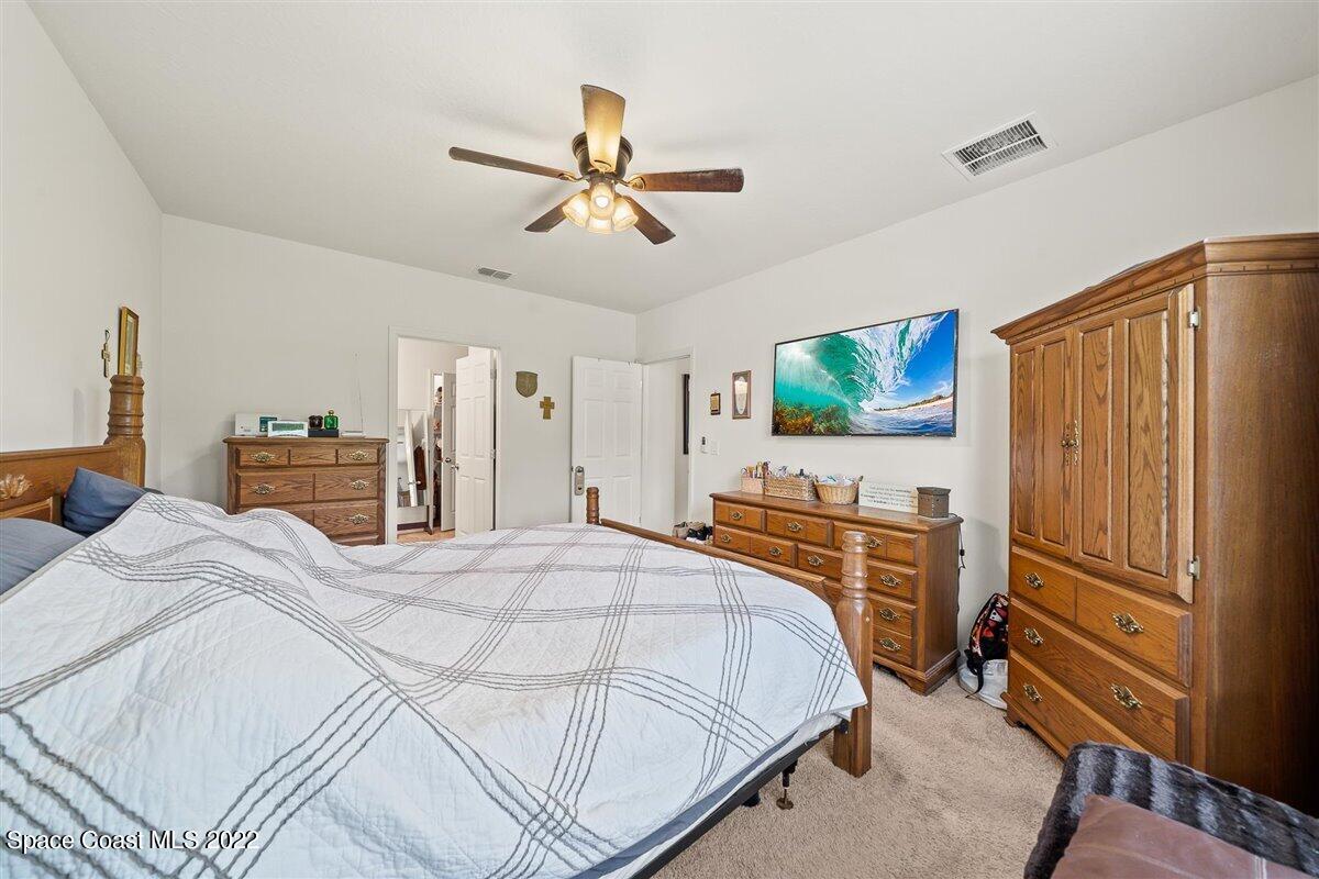 682 Old Country Road SE
