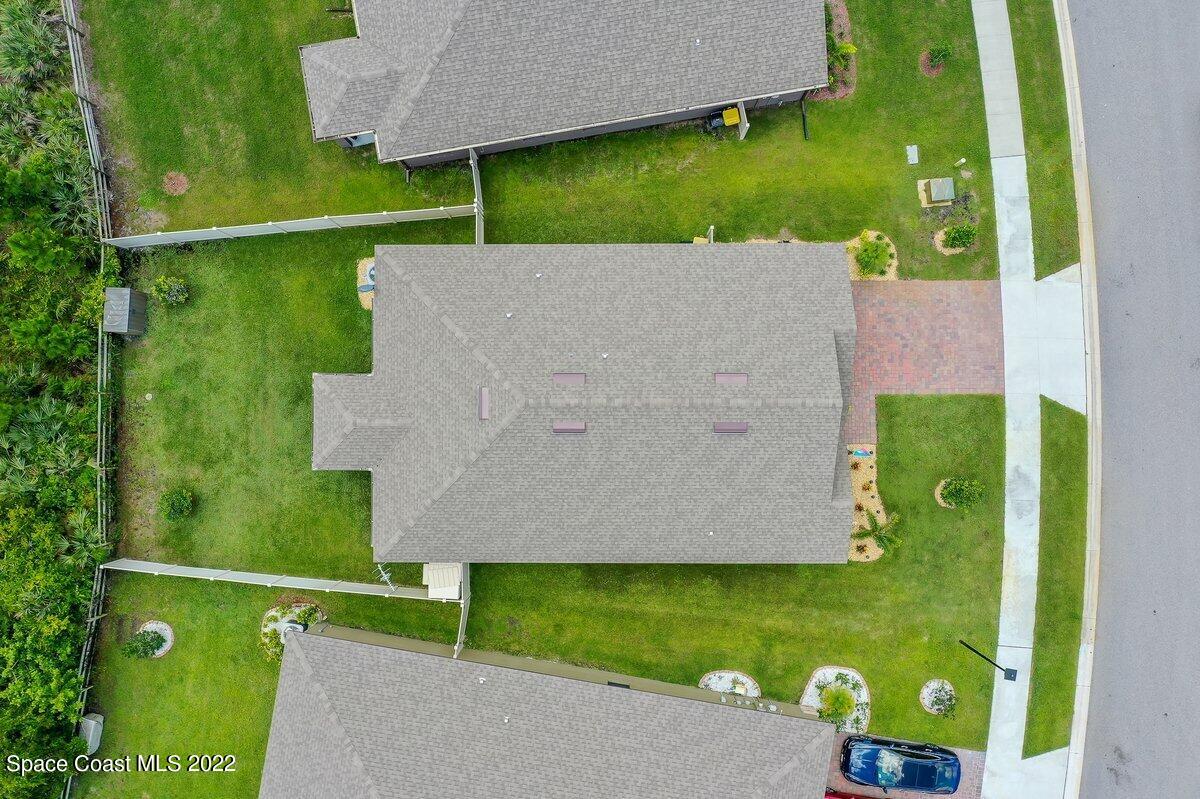 682 Old Country Road SE