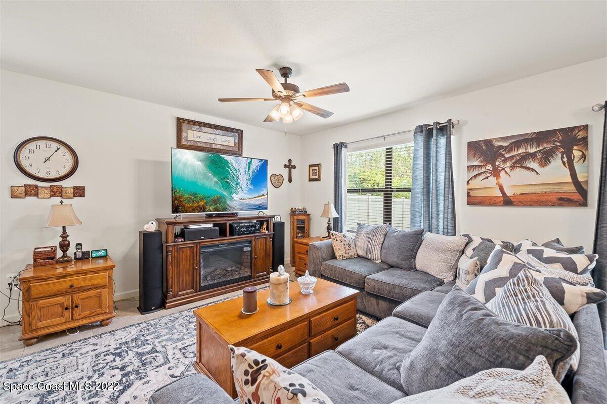 682 Old Country Road SE