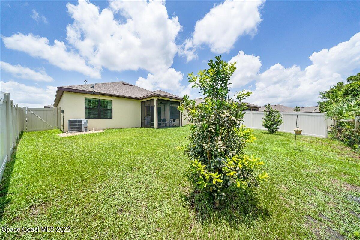 682 Old Country Road SE