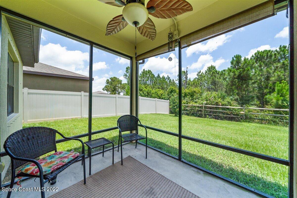 682 Old Country Road SE