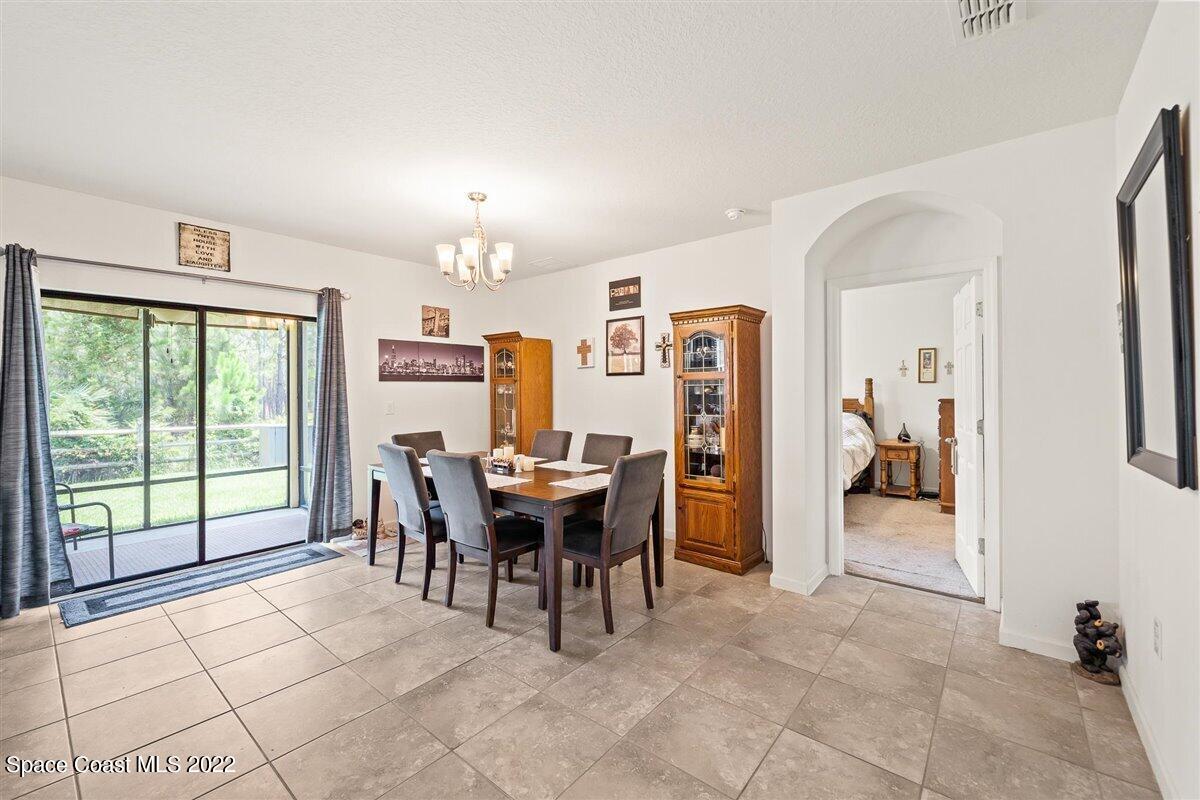 682 Old Country Road SE