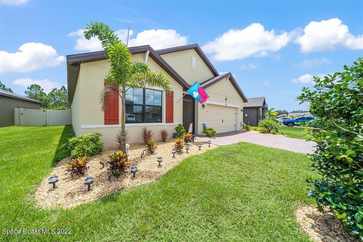 682 Old Country Road SE