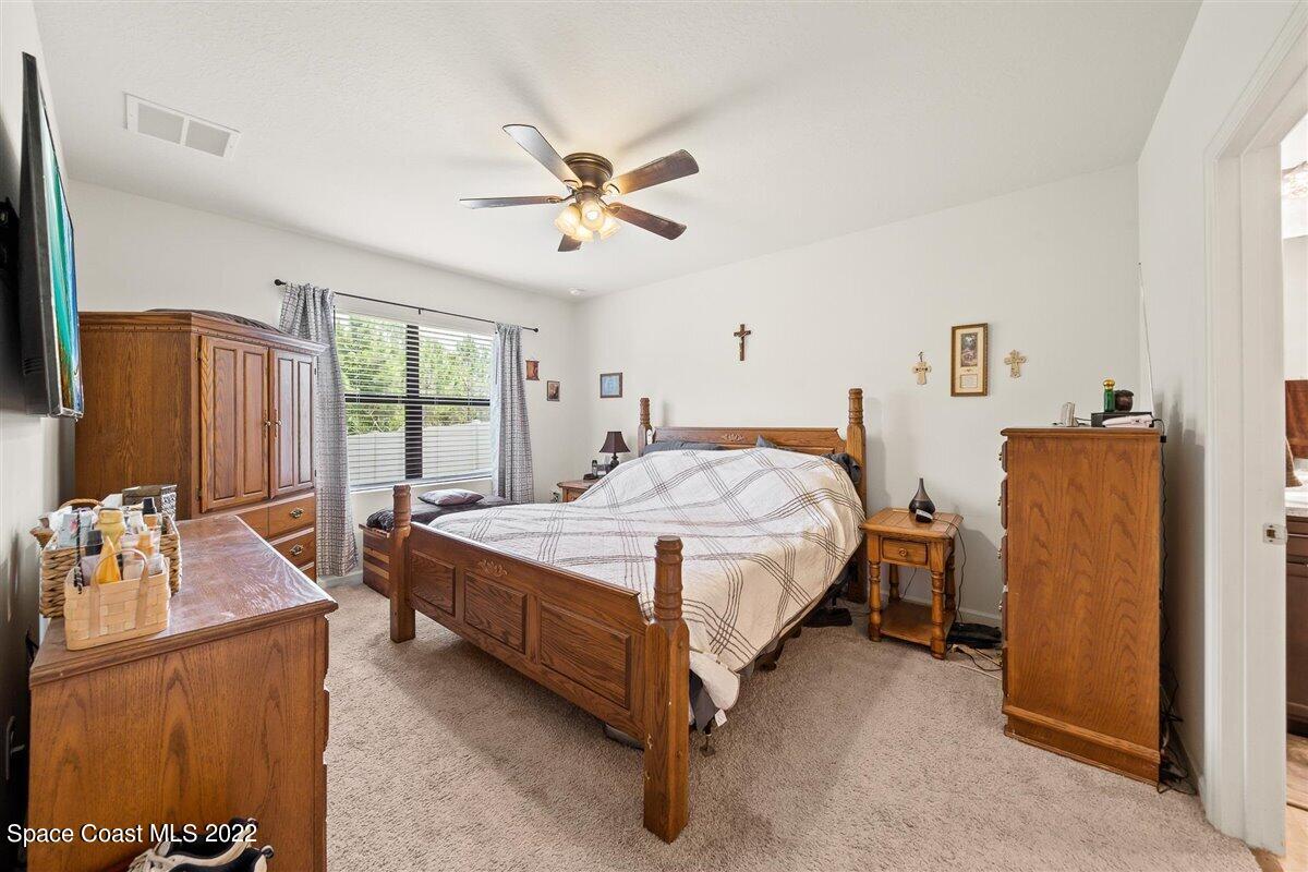 682 Old Country Road SE