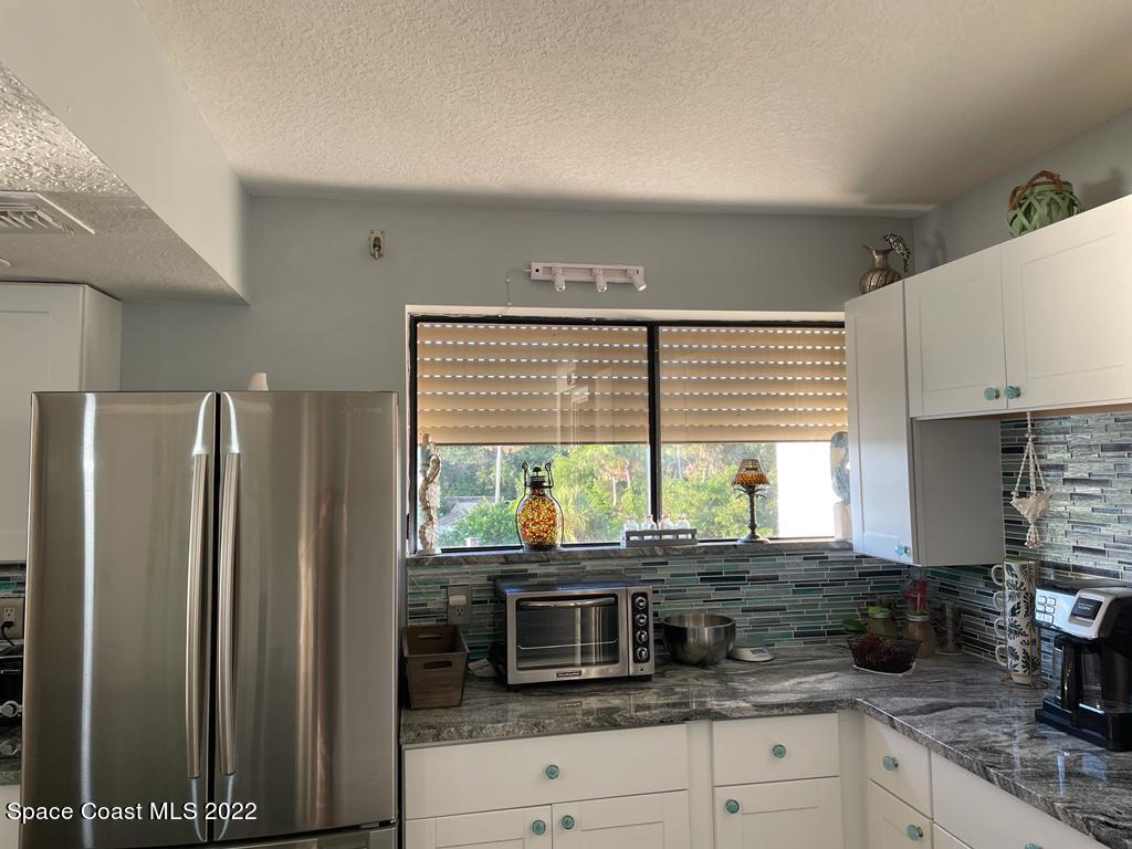 3901 NE Dixie Highway, 510