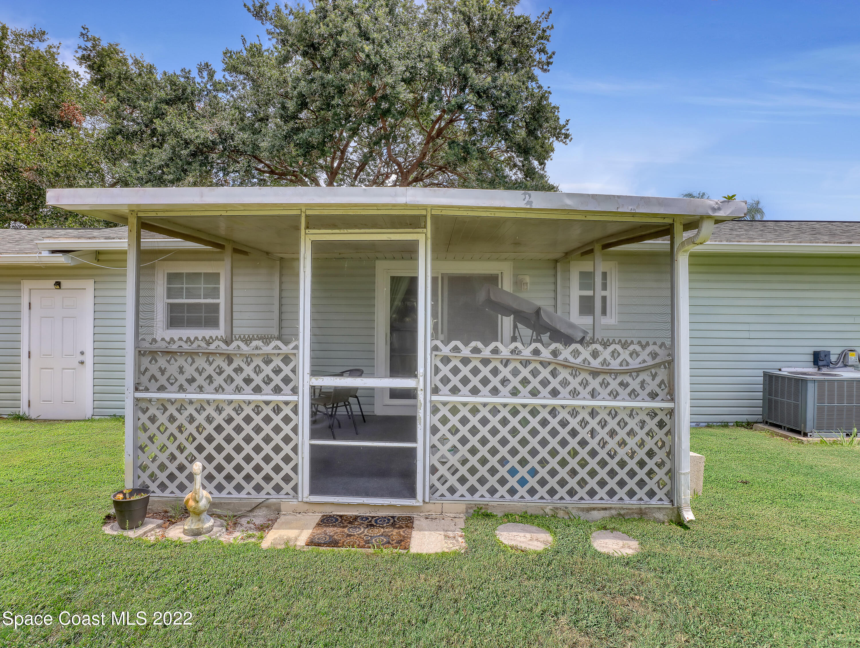 1958 Barker Street NE