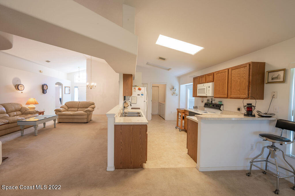 1031 Pine Creek Circle NE