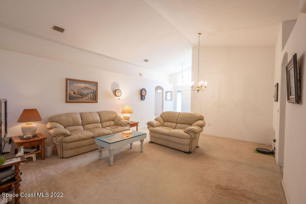 1031 Pine Creek Circle NE