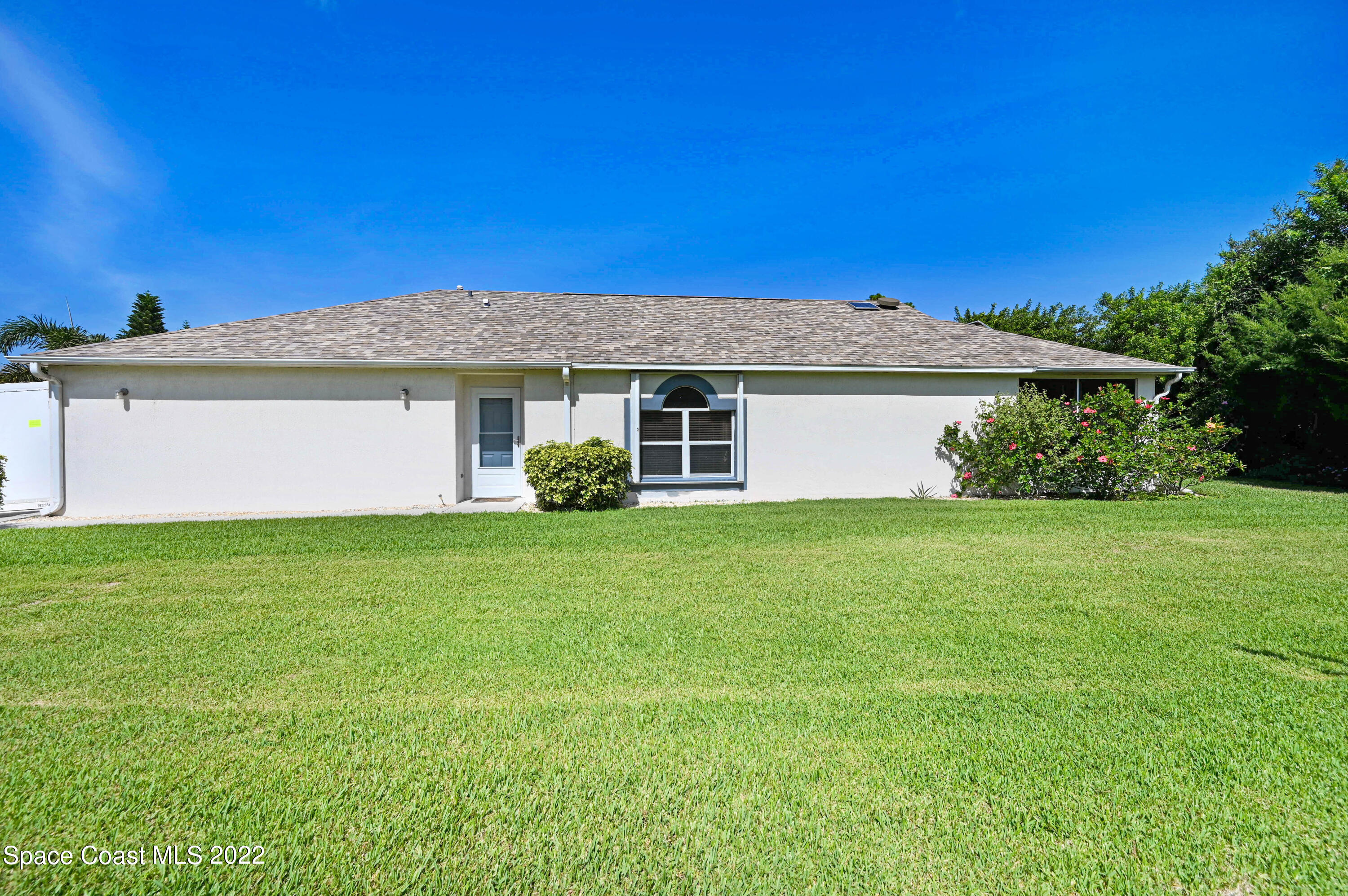 2025 Redwood Circle