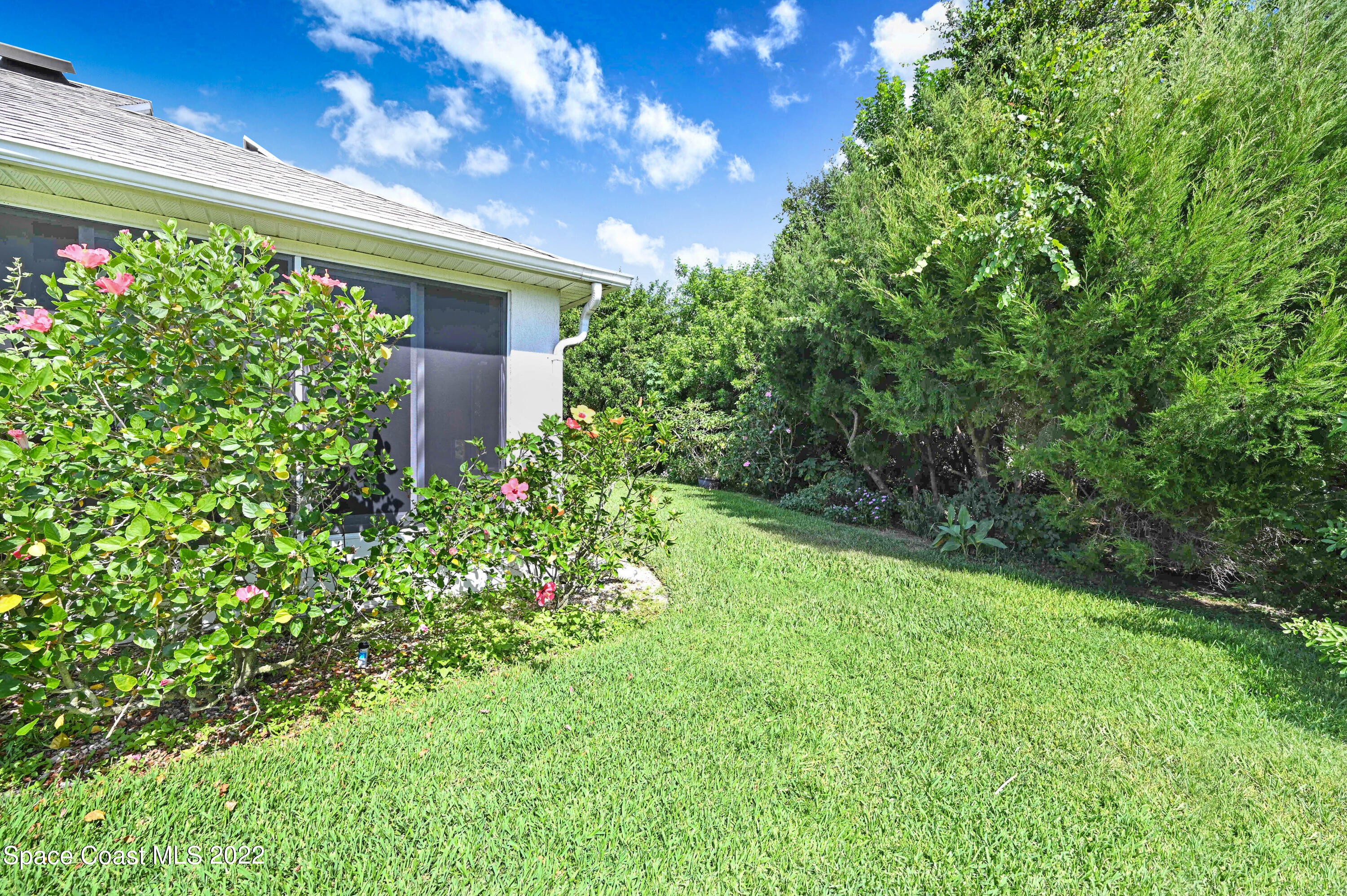 2025 Redwood Circle