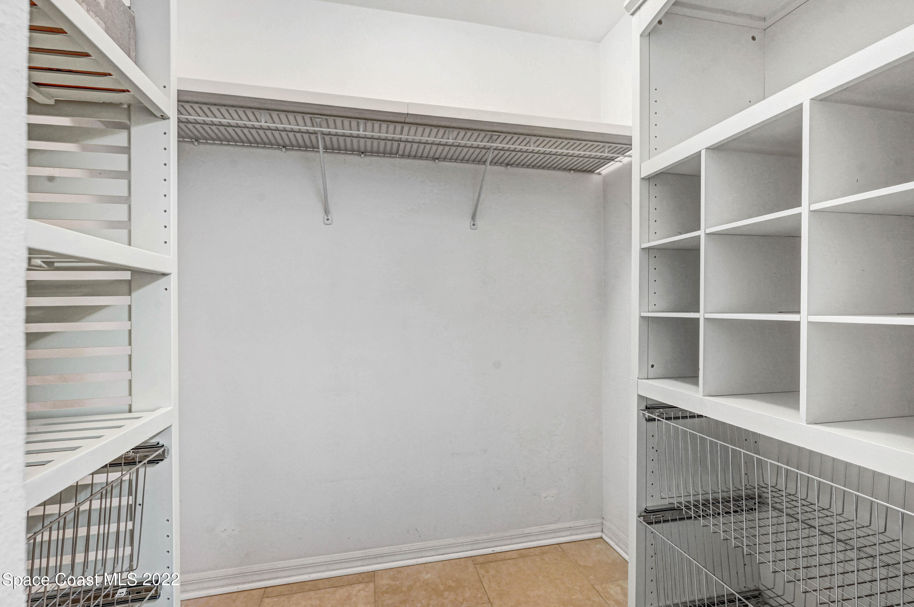 2025 Redwood Circle