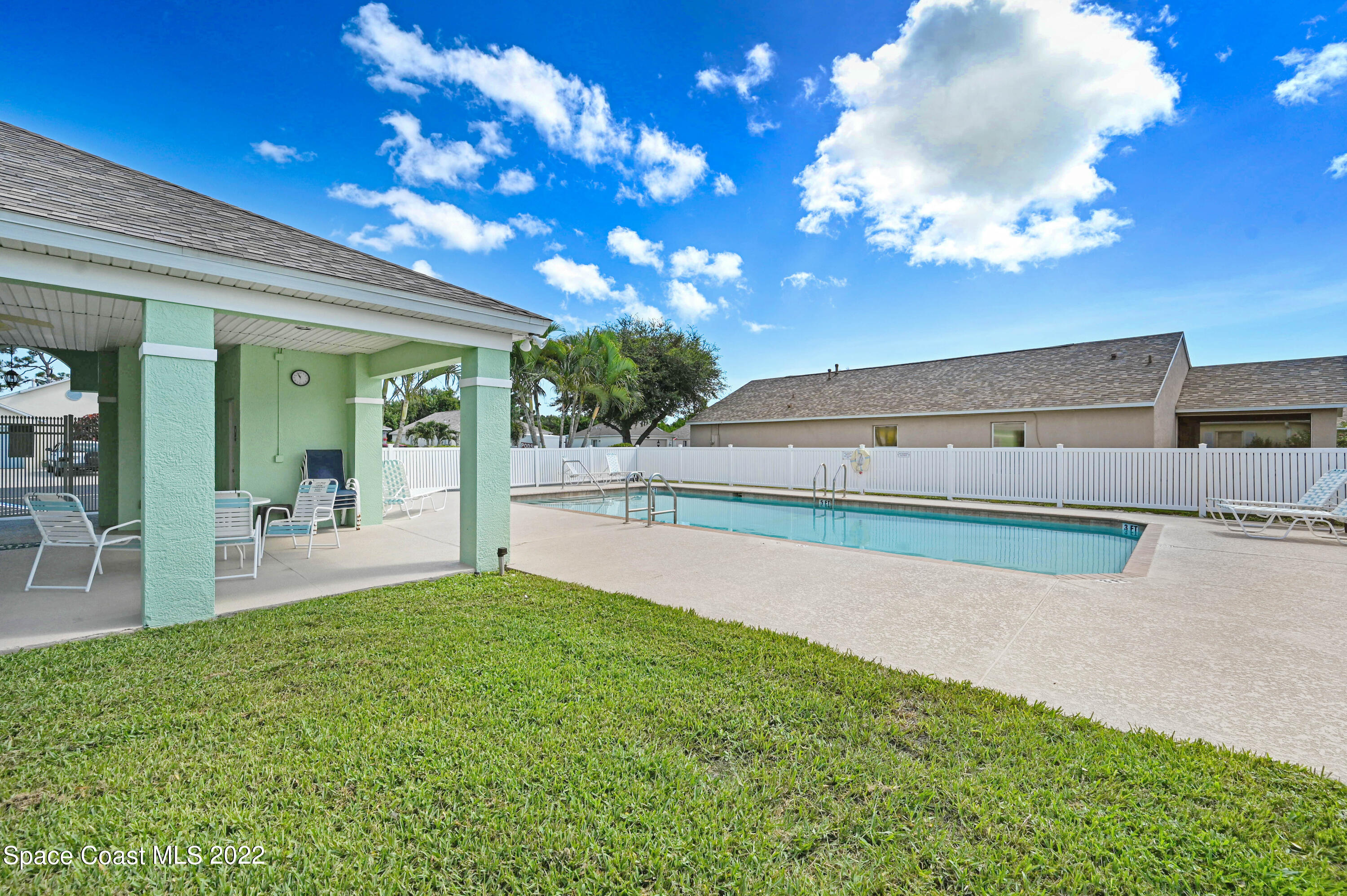 2025 Redwood Circle