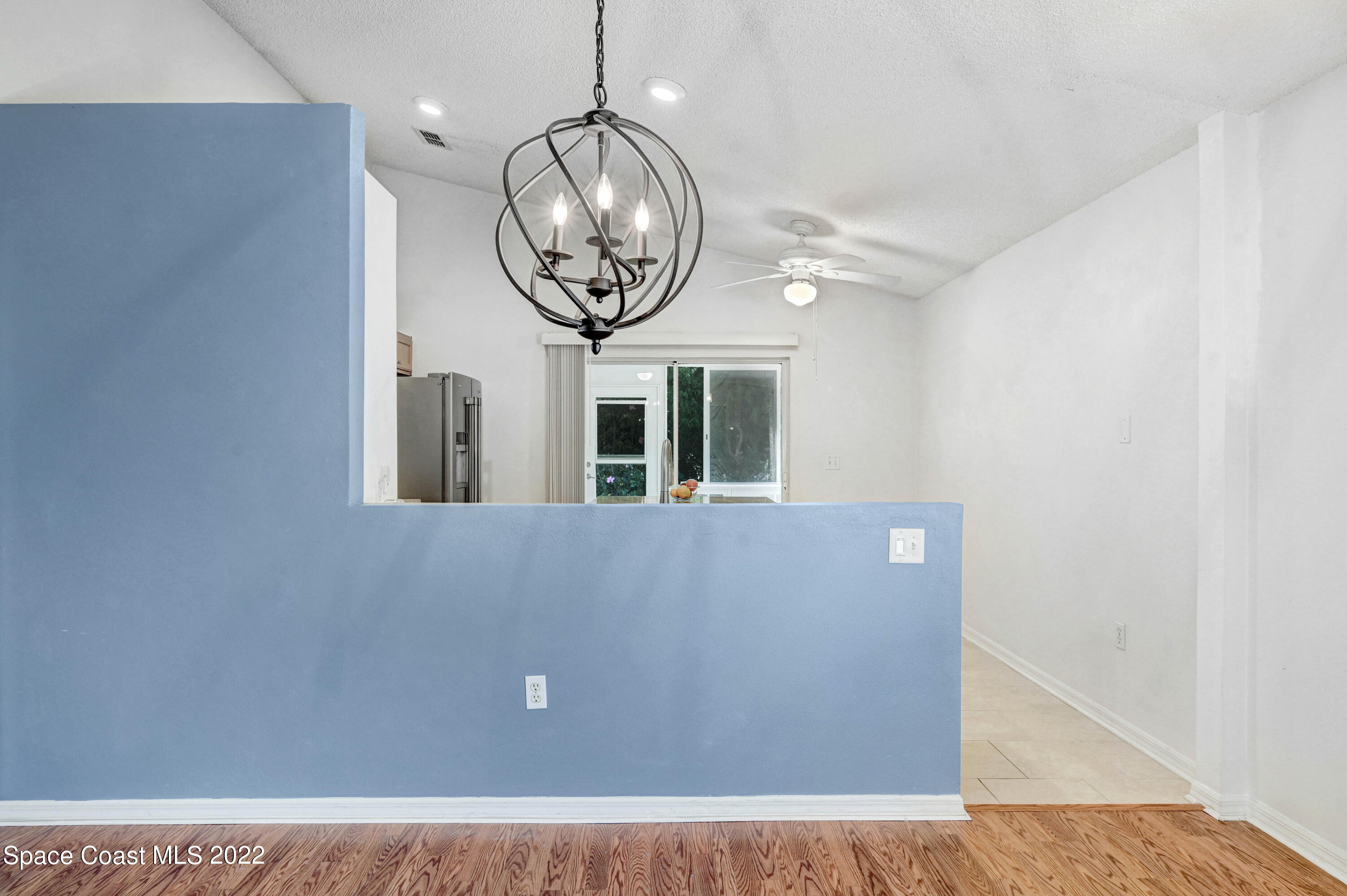 2025 Redwood Circle