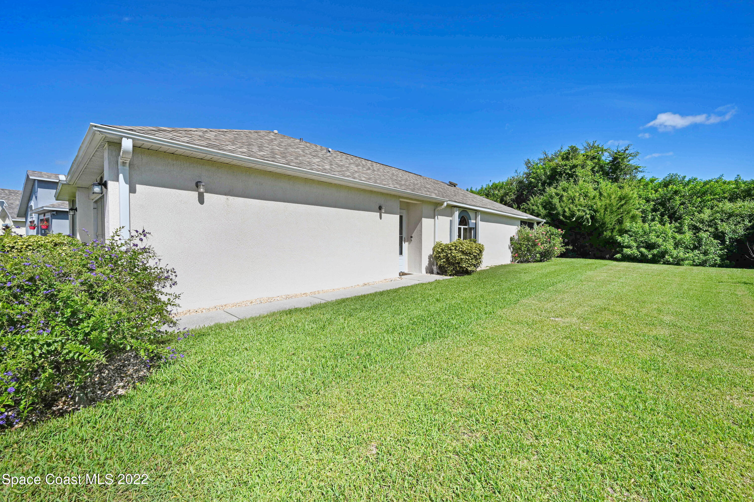 2025 Redwood Circle
